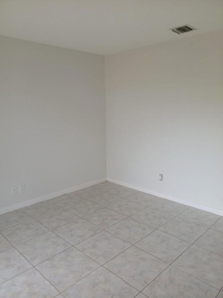 441 Cypress Way W - Photo 2 of 8