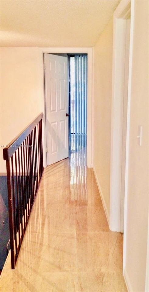 747 Se 1st Ave - Photo 5 of 8