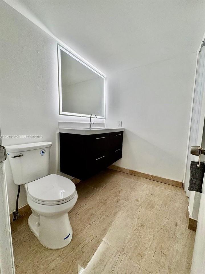 747 Se 1st Ave - Photo 7 of 8