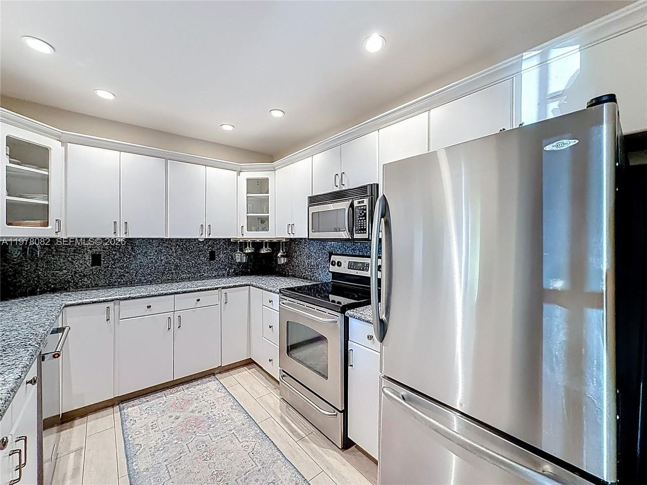 2128 Ne 9th Ave #2128 - Photo 7 of 35