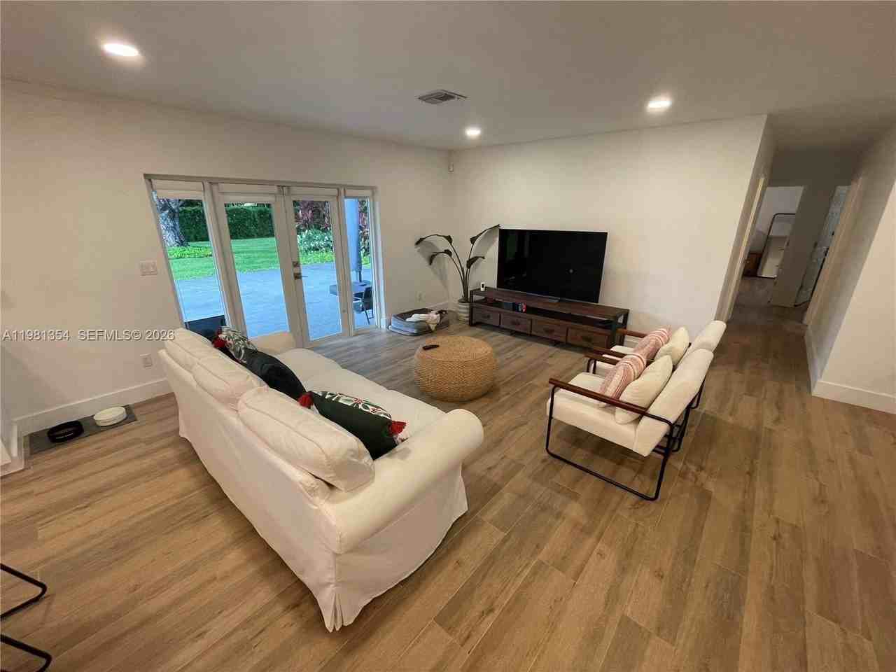 10343 Sw 114th St - Photo 3 of 25