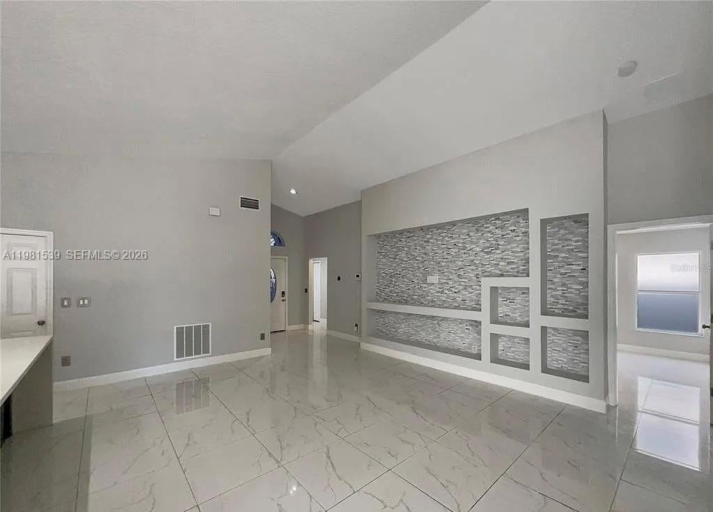 6773 Blue Bay Cir - Photo 3 of 7