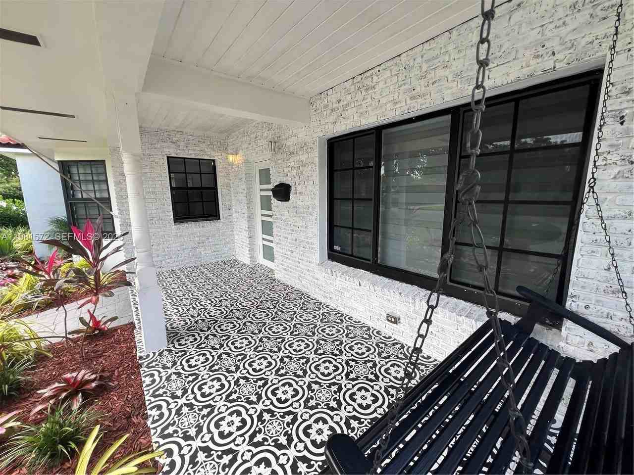 140 Pocatella St #140 - Photo 3 of 31