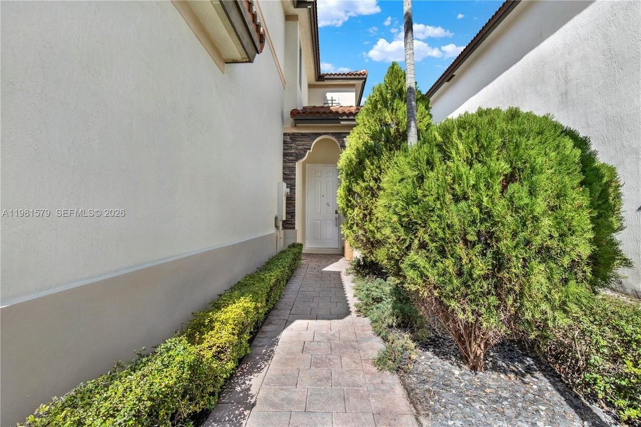 9243 Sw 227th Ter #9243 - Photo 2 of 32