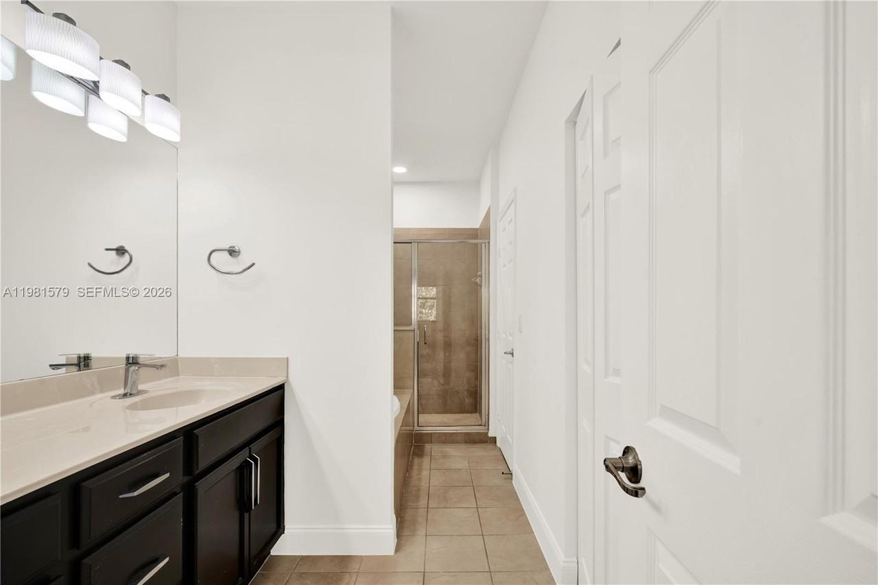 9243 Sw 227th Ter #9243 - Photo 5 of 32