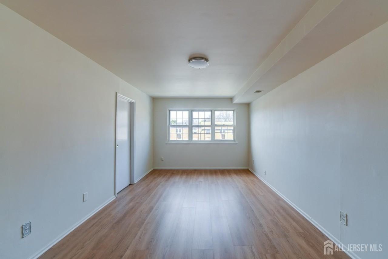 6 College Dr - Photo 3 of 21