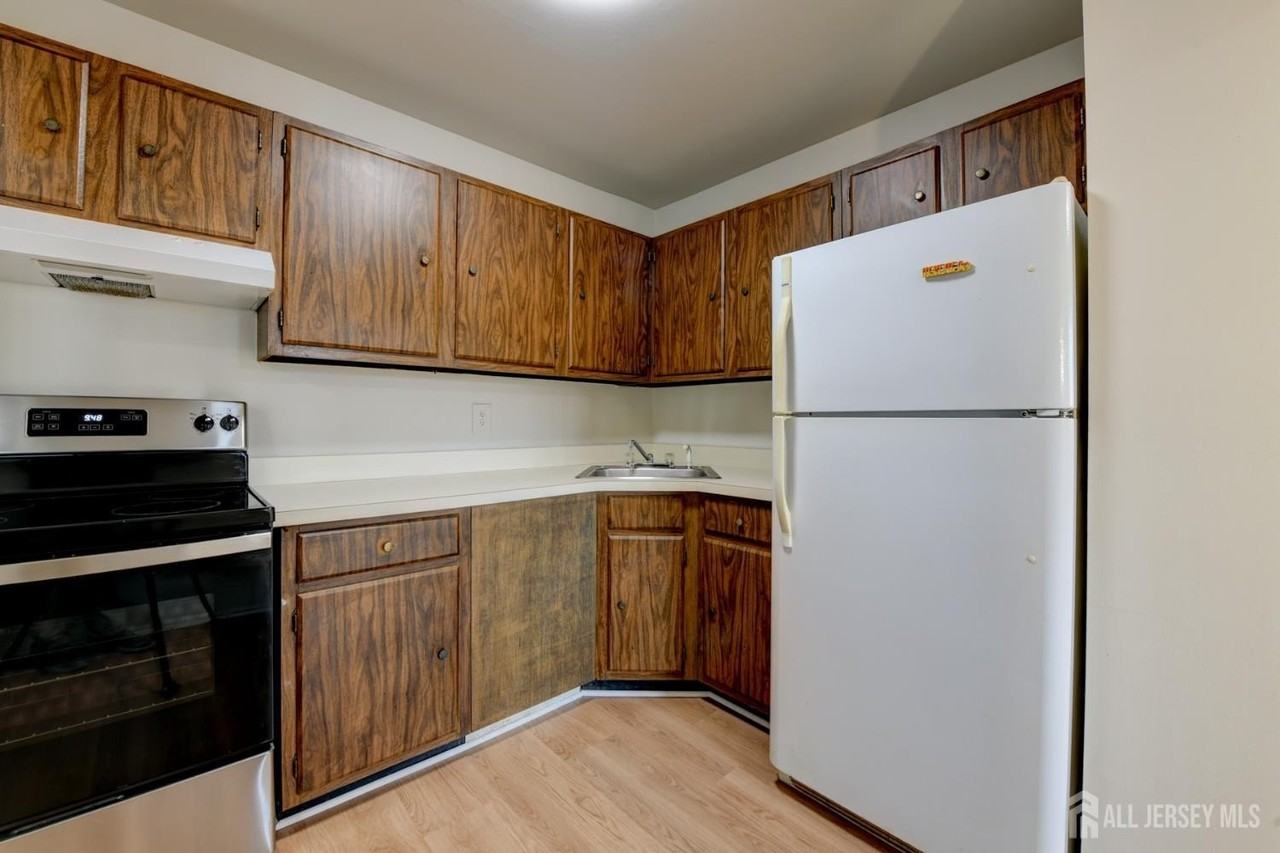 6 College Dr - Photo 5 of 21