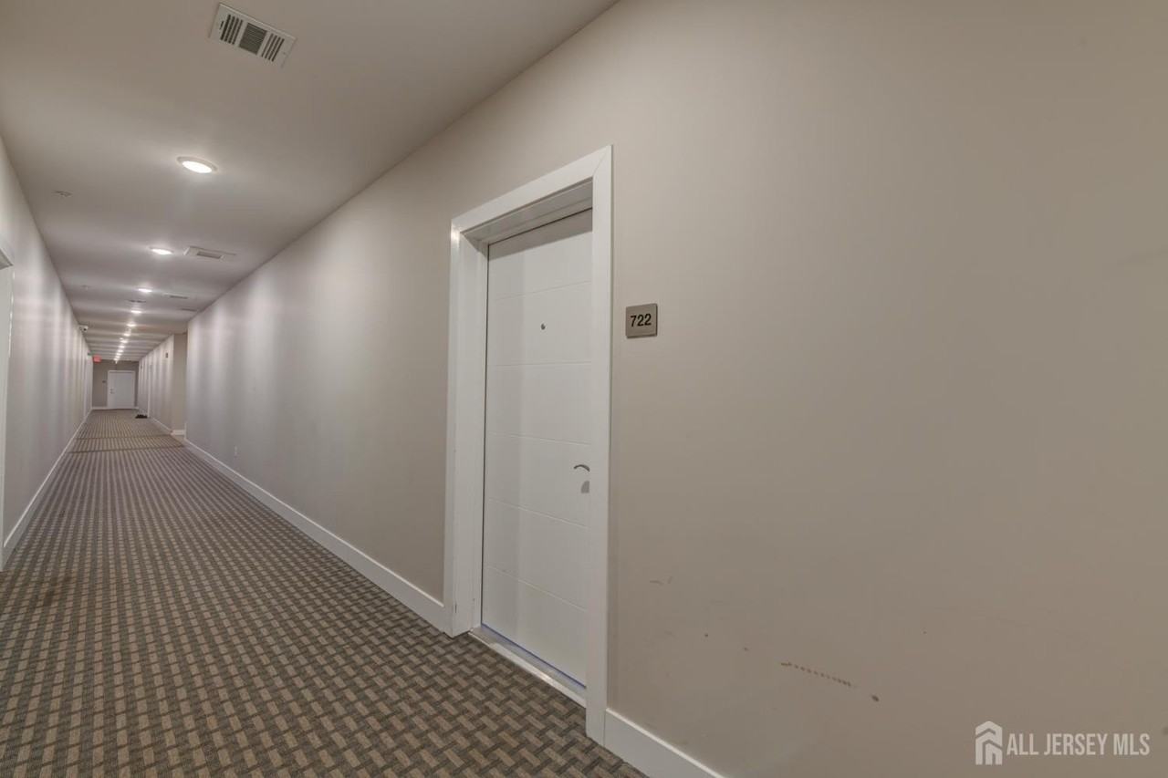 722 Lorhan Dr - Photo 2 of 32