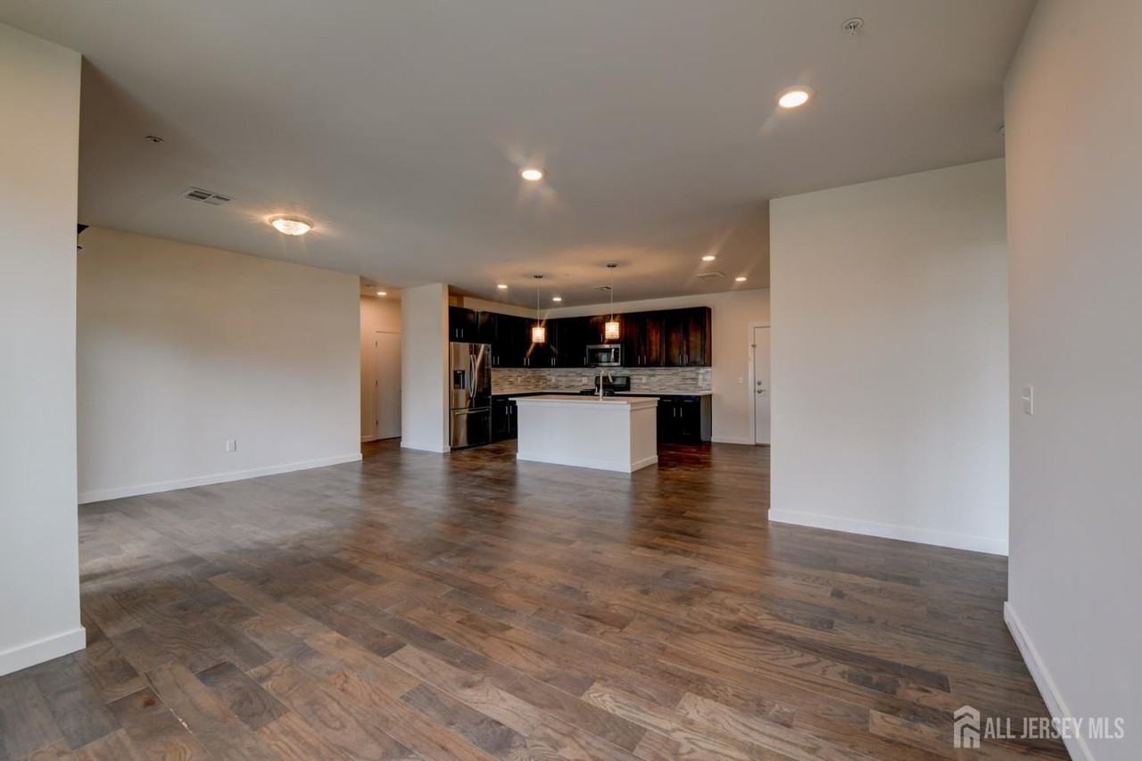 722 Lorhan Dr - Photo 4 of 32