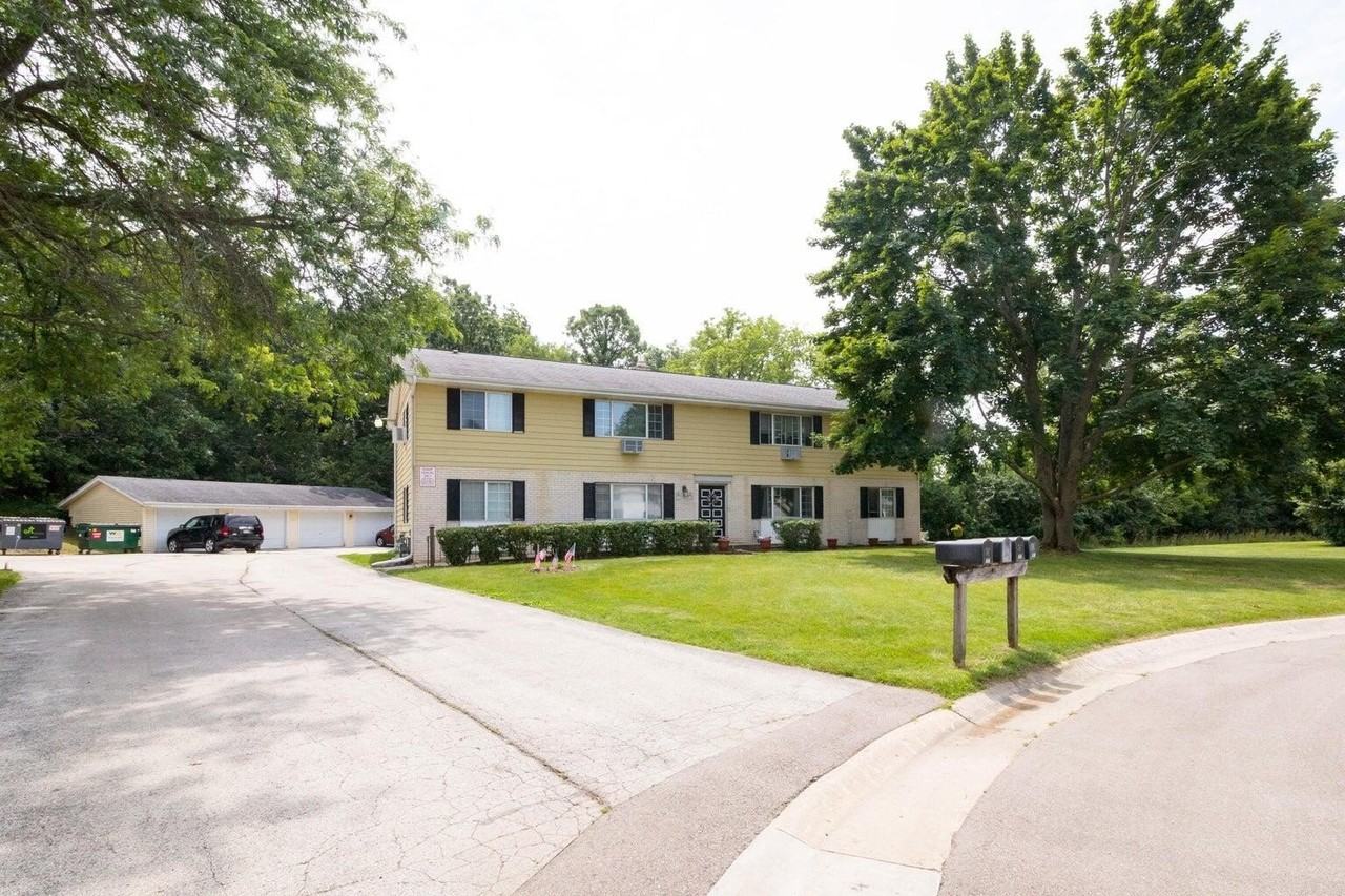 721 Princeton Ct - Photo 2 of 25