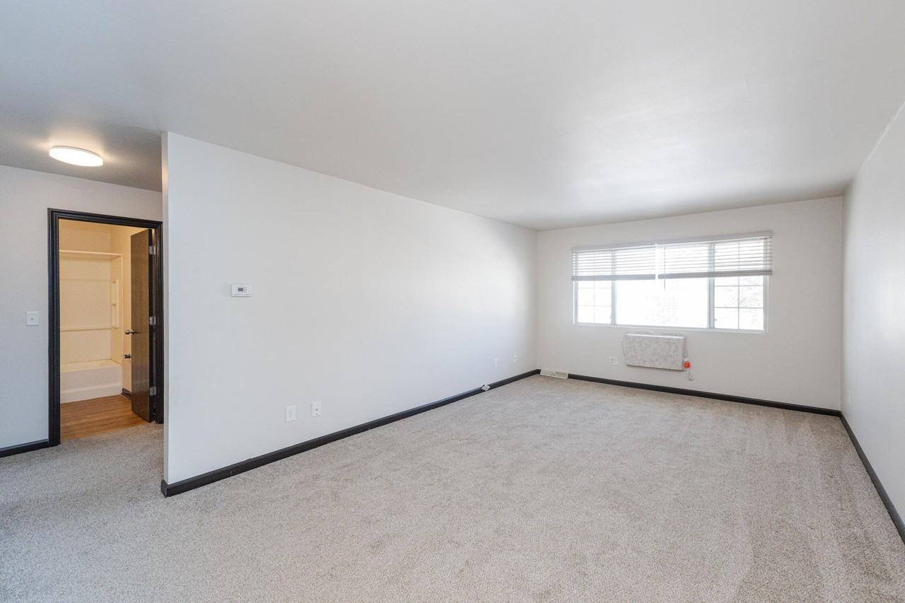 721 Princeton Ct - Photo 5 of 25