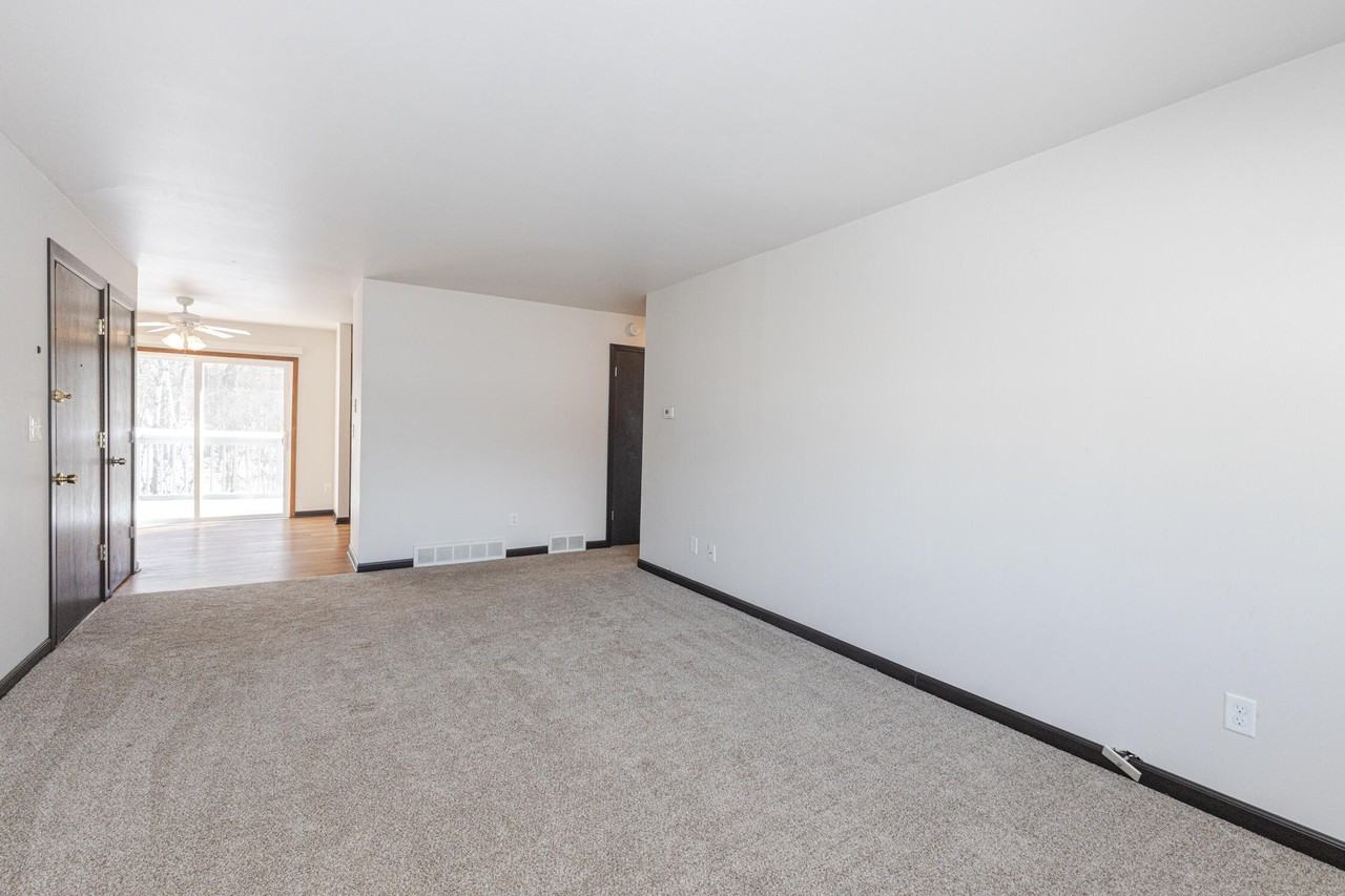 721 Princeton Ct - Photo 6 of 25