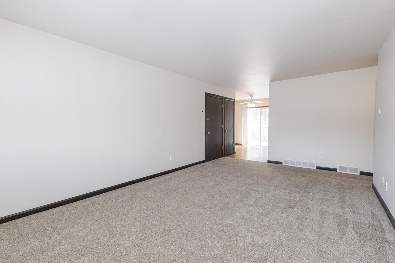 721 Princeton Ct - Photo 7 of 25