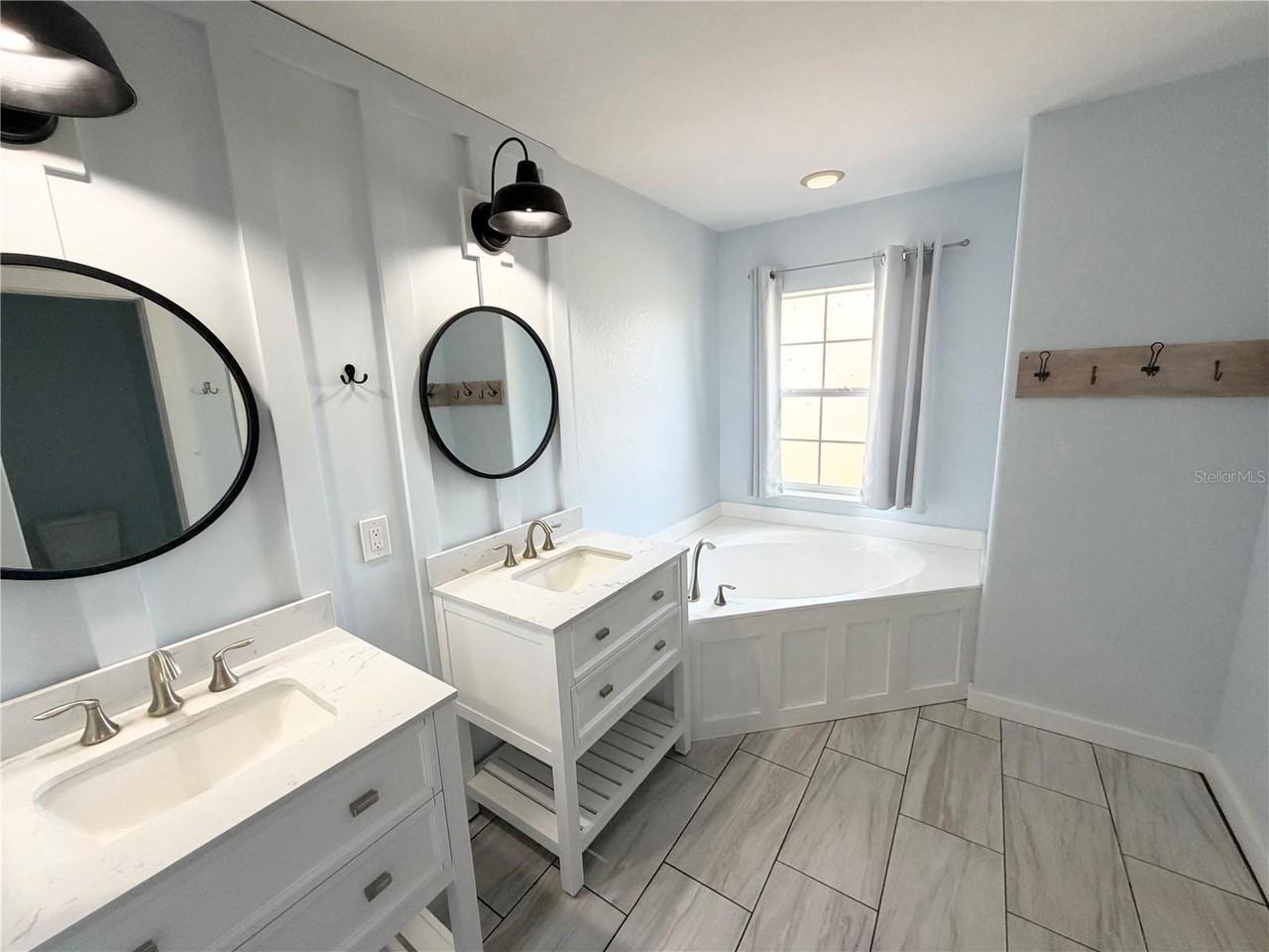 2511 Rushmore St - Photo 6 of 18