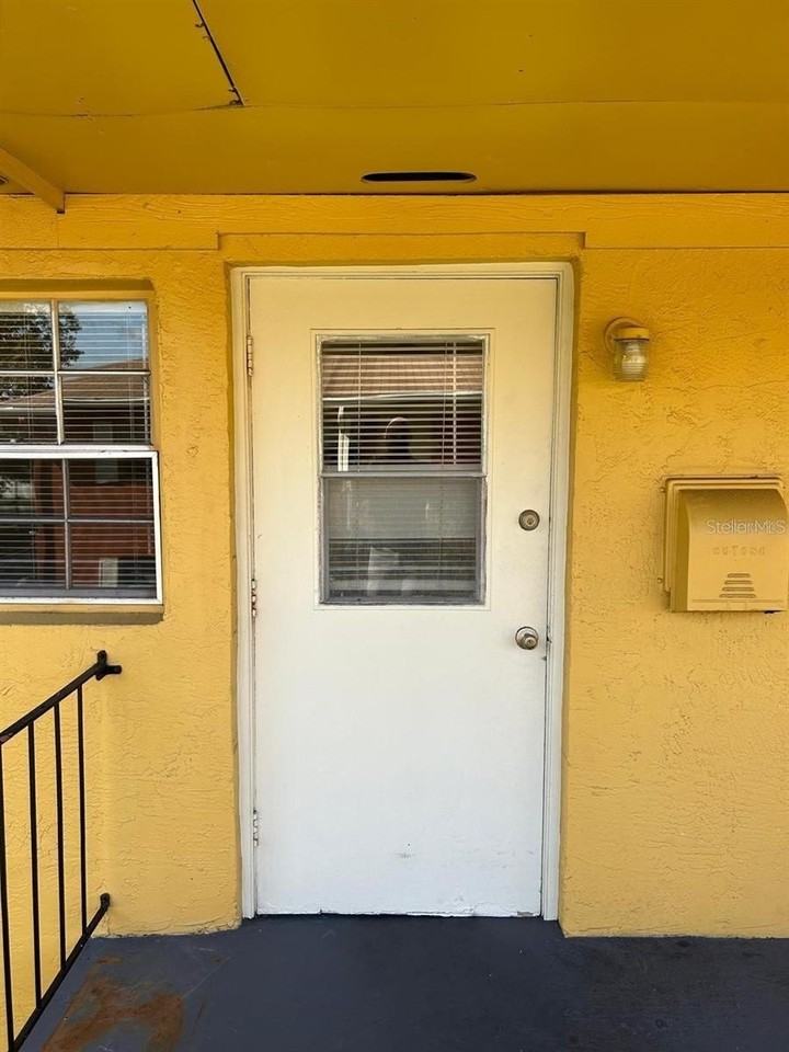 1627 W Oak Ridge Rd #D - Photo 3 of 17