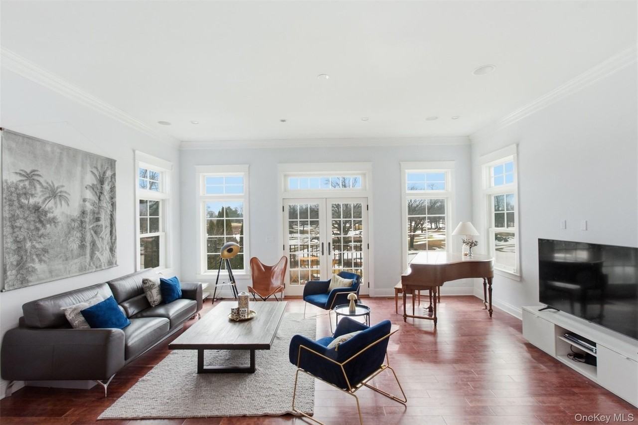 74 Old Post Ln - Photo 5 of 34