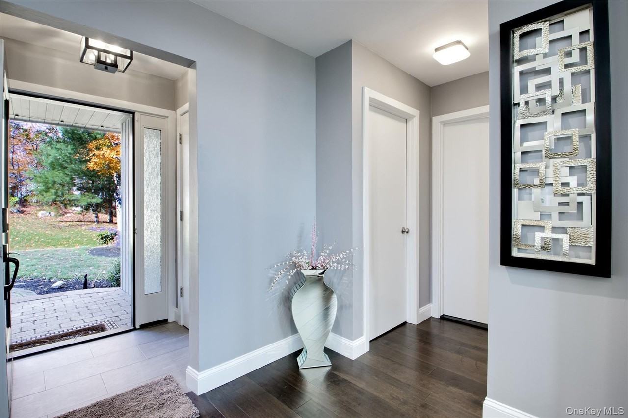 26 Summit Circle Dr - Photo 2 of 36