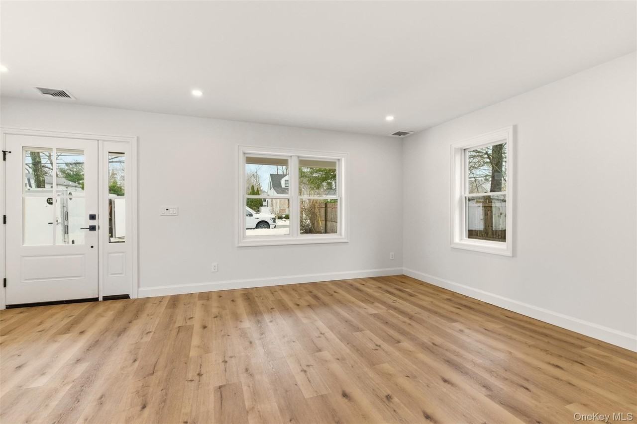 98 Burt Ave - Photo 2 of 17