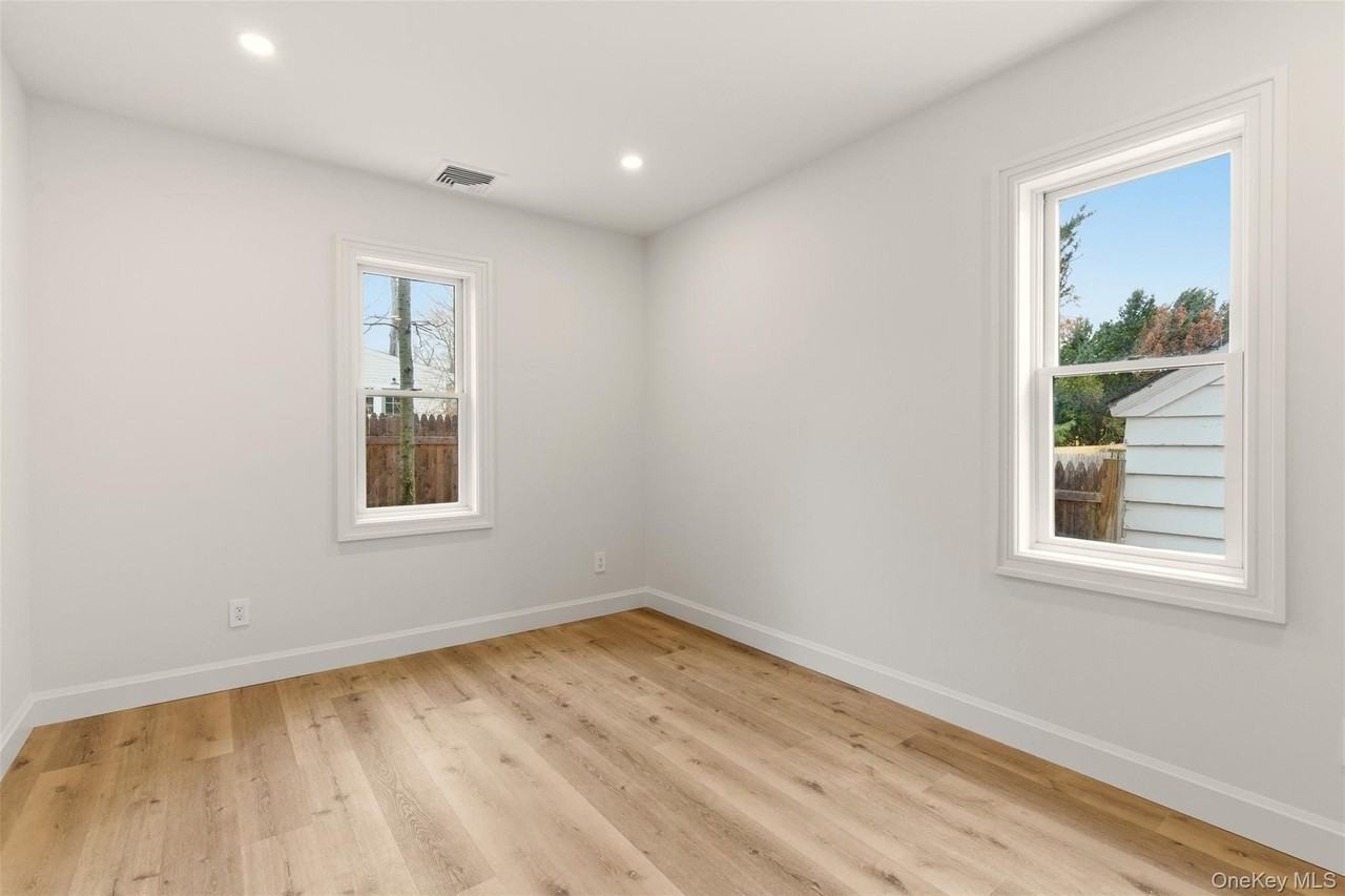 98 Burt Ave - Photo 6 of 17