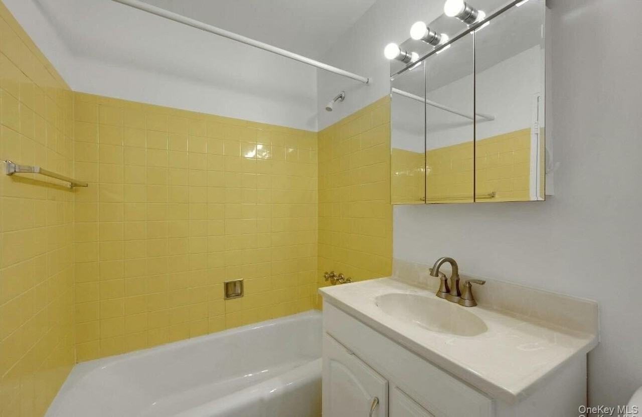 4 Consulate Dr - Photo 4 of 7