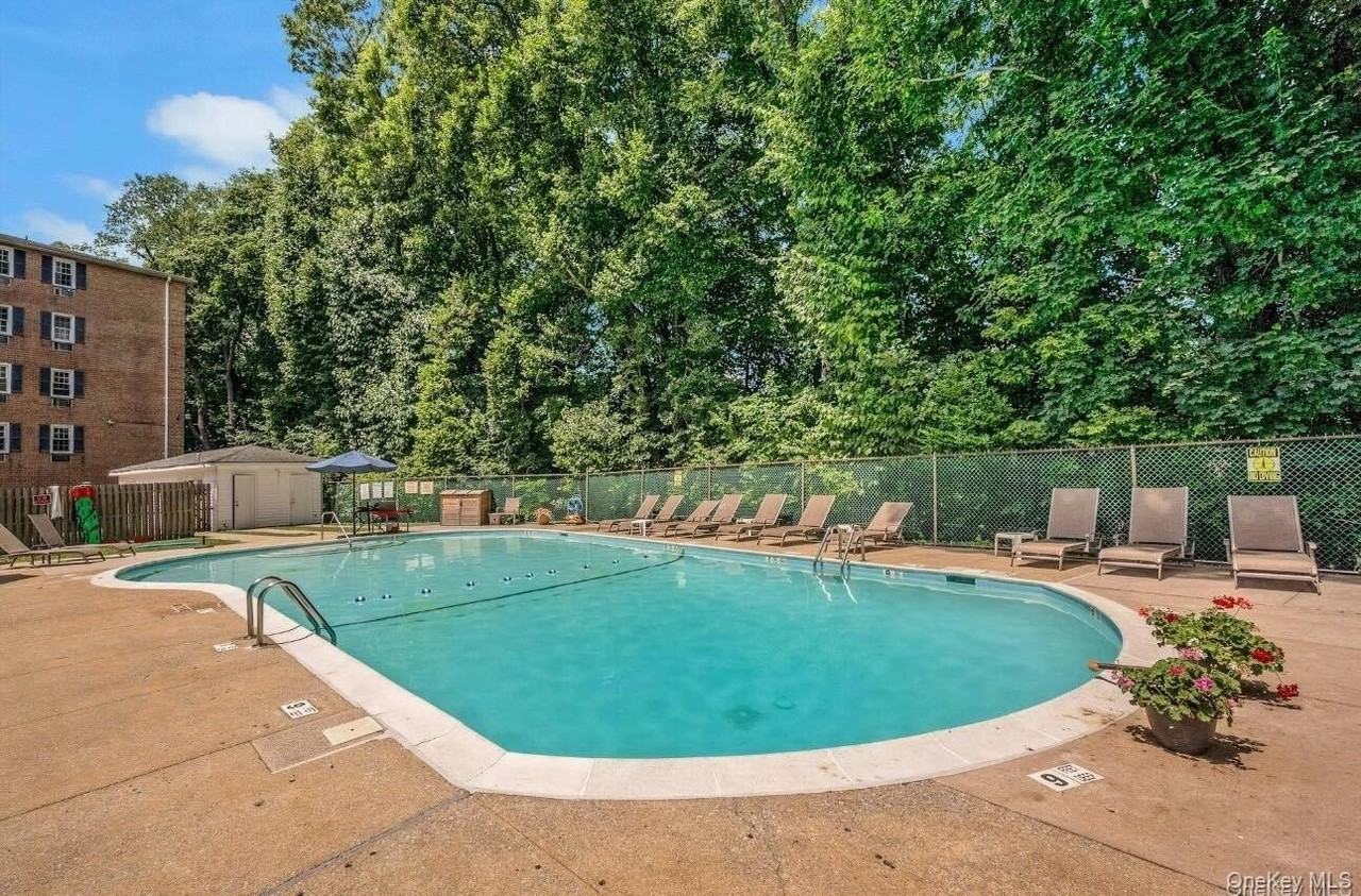 4 Consulate Dr - Photo 6 of 7