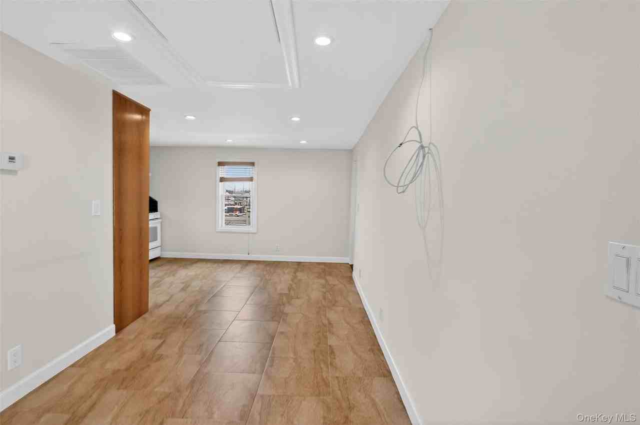 256 Royal Ave - Photo 3 of 15