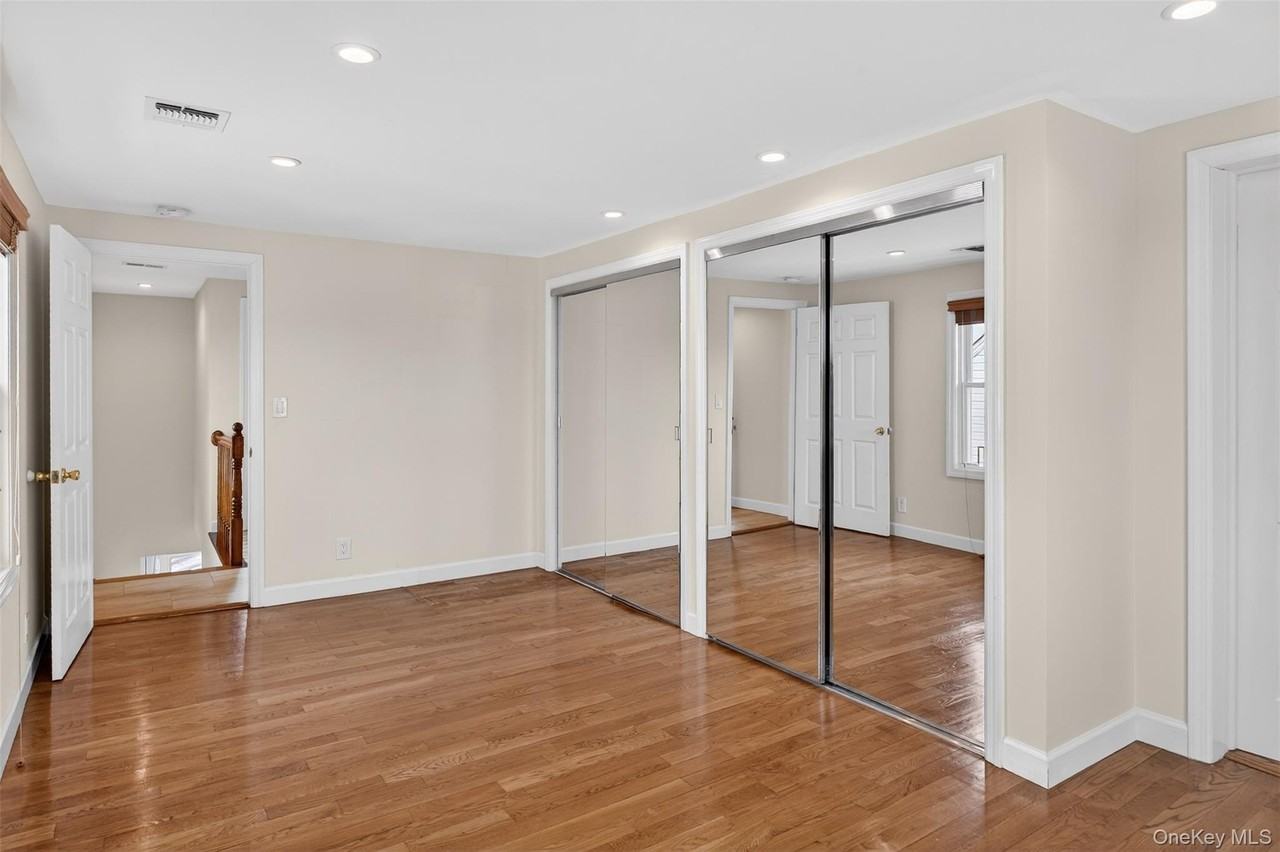 256 Royal Ave - Photo 4 of 15