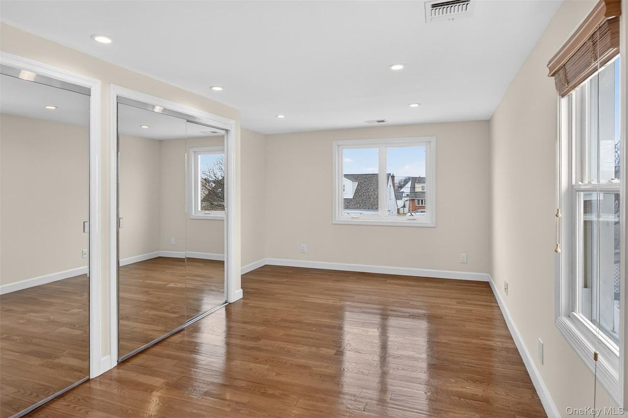 256 Royal Ave - Photo 5 of 15