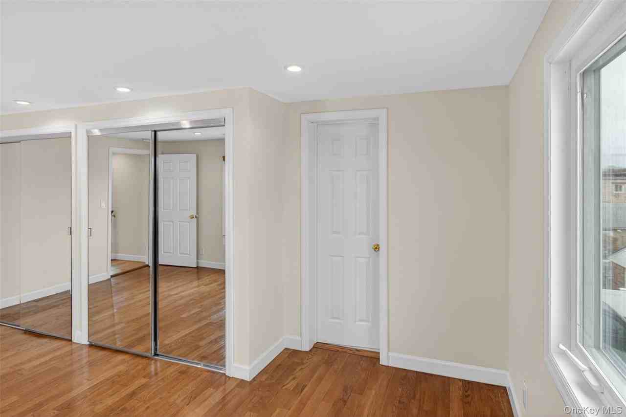 256 Royal Ave - Photo 7 of 15