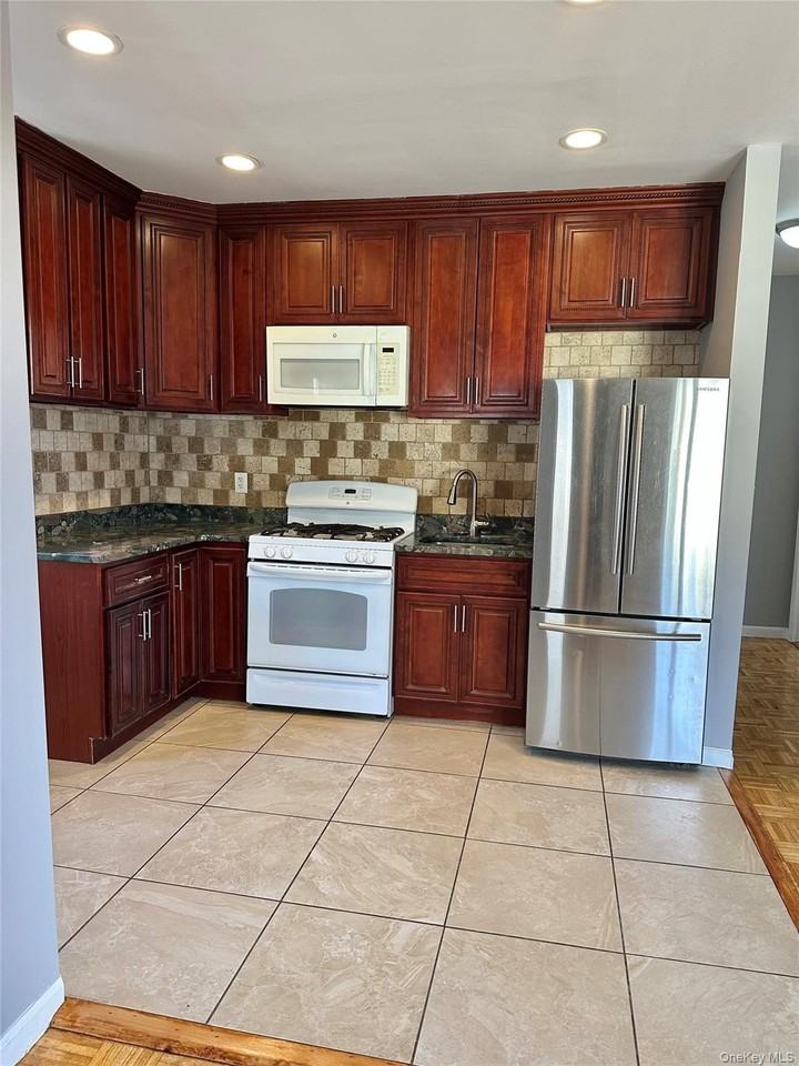 23110 145th Ave Unit 2 - Photo 6 of 15