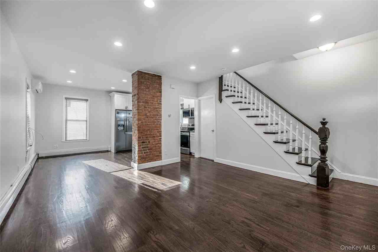 1837 Wallace Ave - Photo 2 of 18