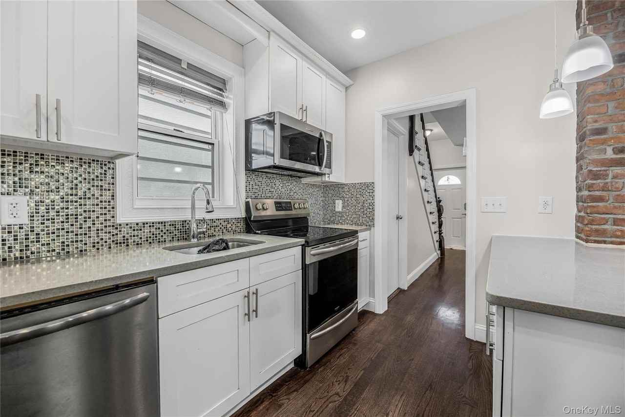 1837 Wallace Ave - Photo 5 of 18