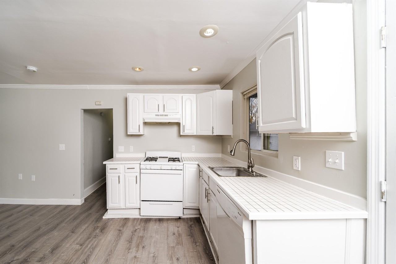 20 Vandenburgh Ave #SF - Photo 2 of 38