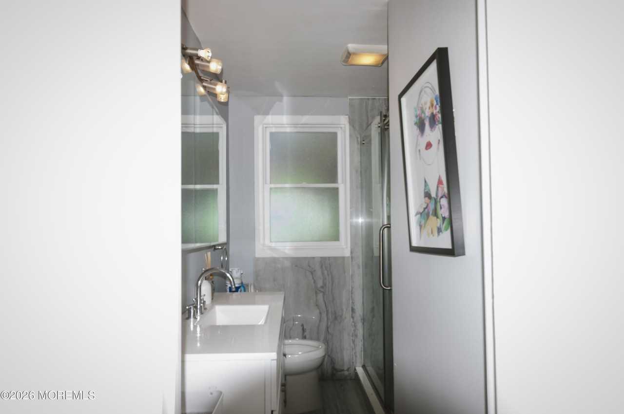 295 Roosevelt Ave - Photo 7 of 29