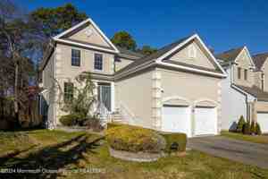featured image of 4 Timber Grove Ct
