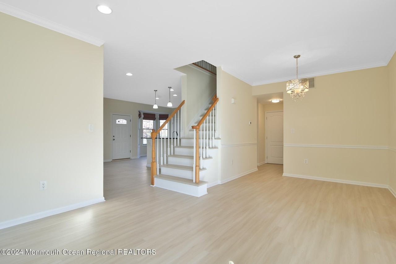 4 Timber Grove Ct - Photo 3 of 23