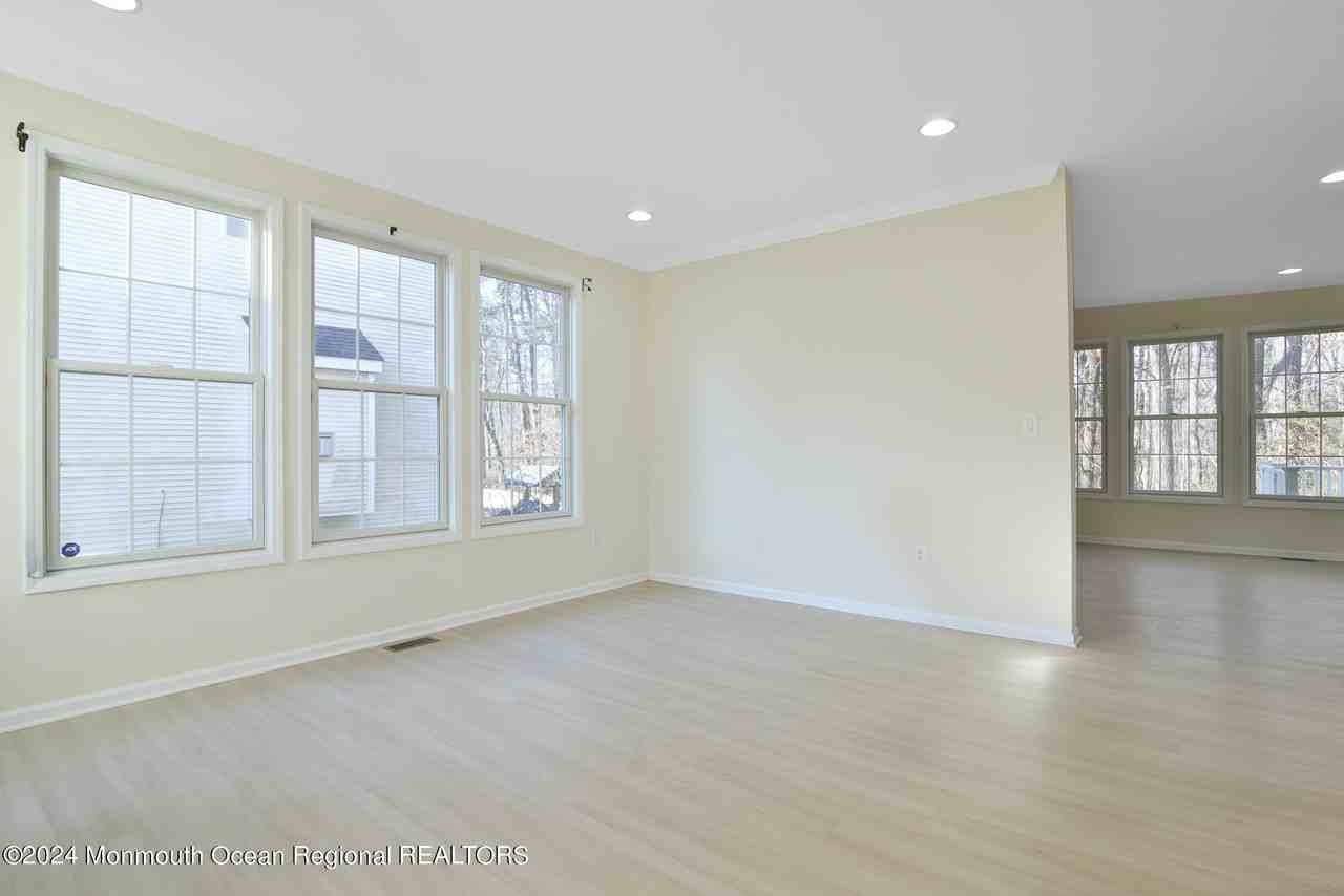 4 Timber Grove Ct - Photo 4 of 23