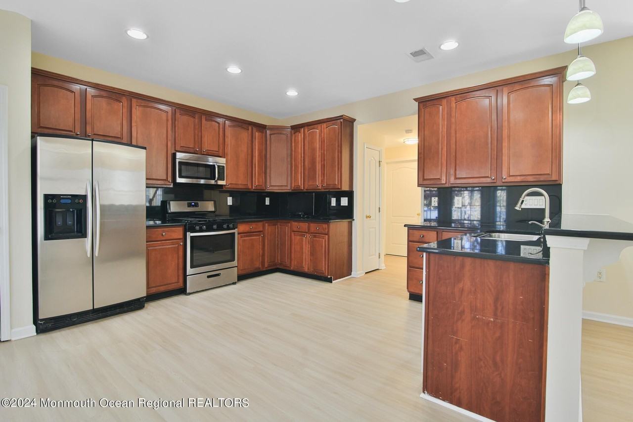 4 Timber Grove Ct - Photo 6 of 23