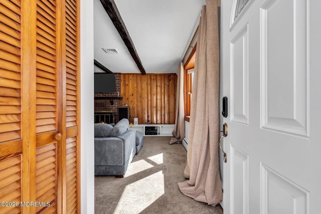 46 Sunset Ave - Photo 4 of 28