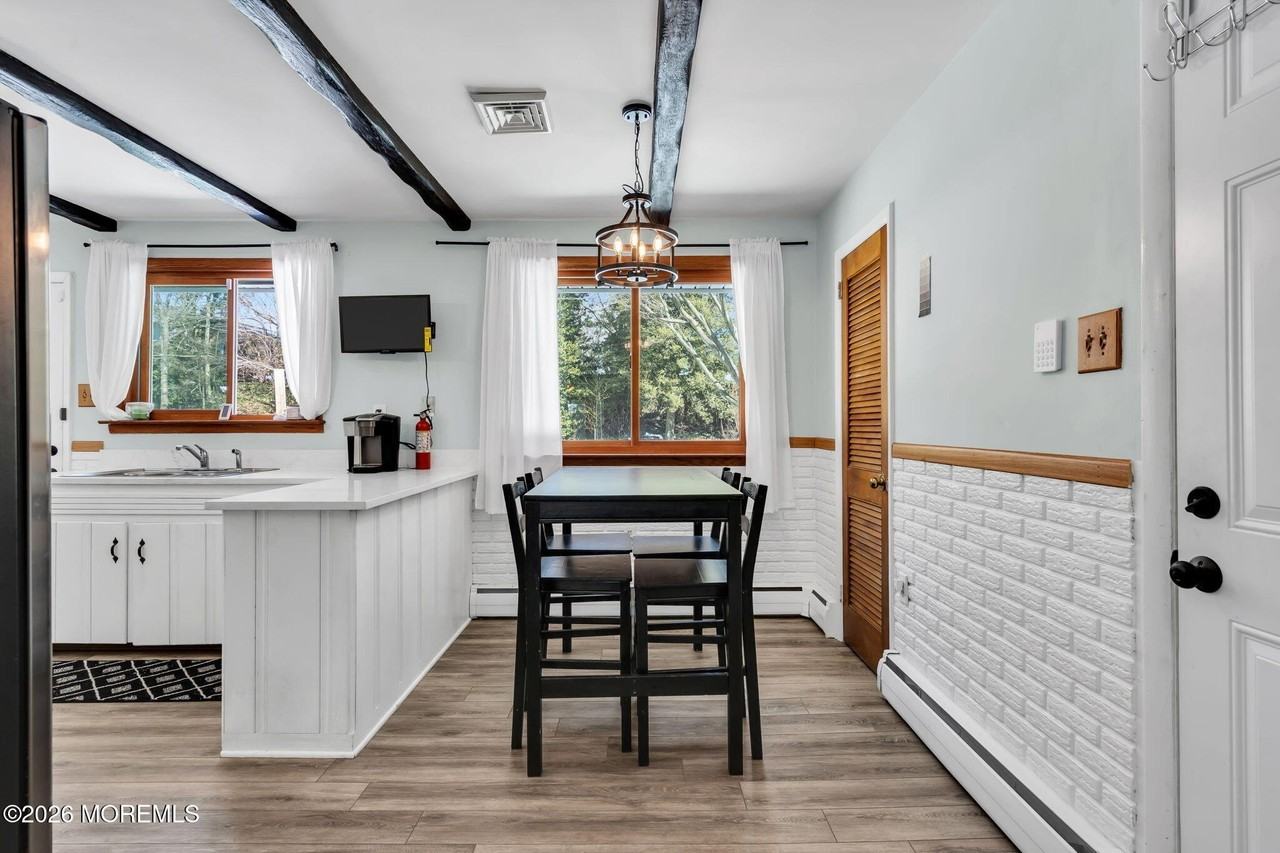 46 Sunset Ave - Photo 7 of 28