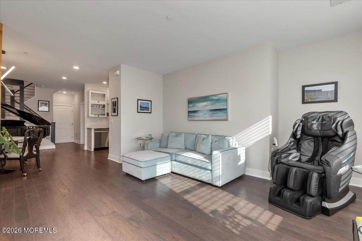 29 Midway Rd - Photo 2 of 37