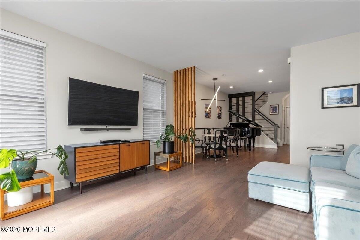 29 Midway Rd - Photo 3 of 37