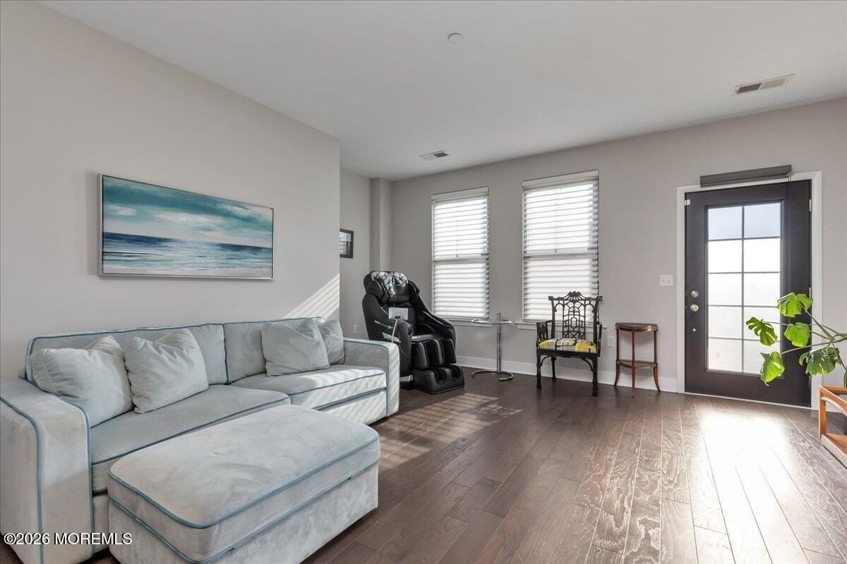 29 Midway Rd - Photo 4 of 37