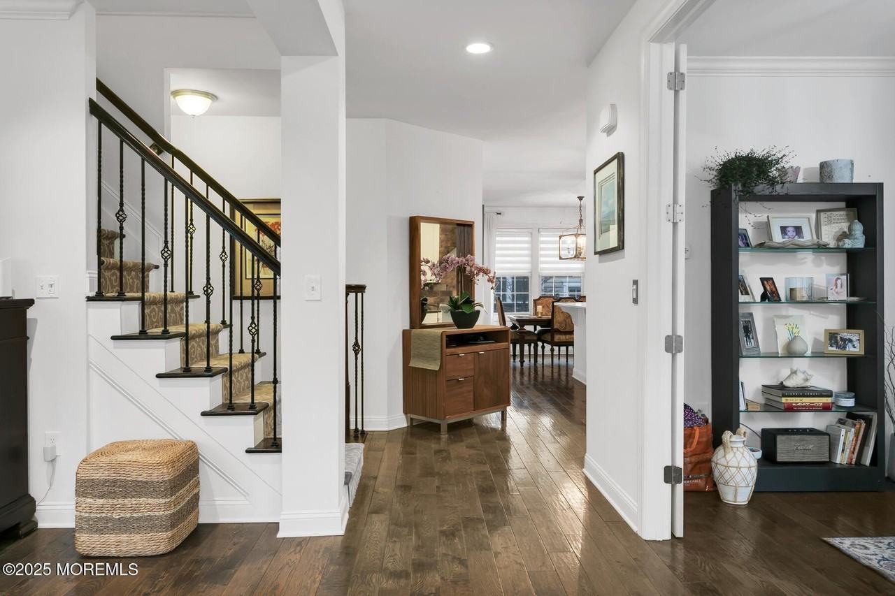 29 Carriage Gate Dr - Photo 2 of 23