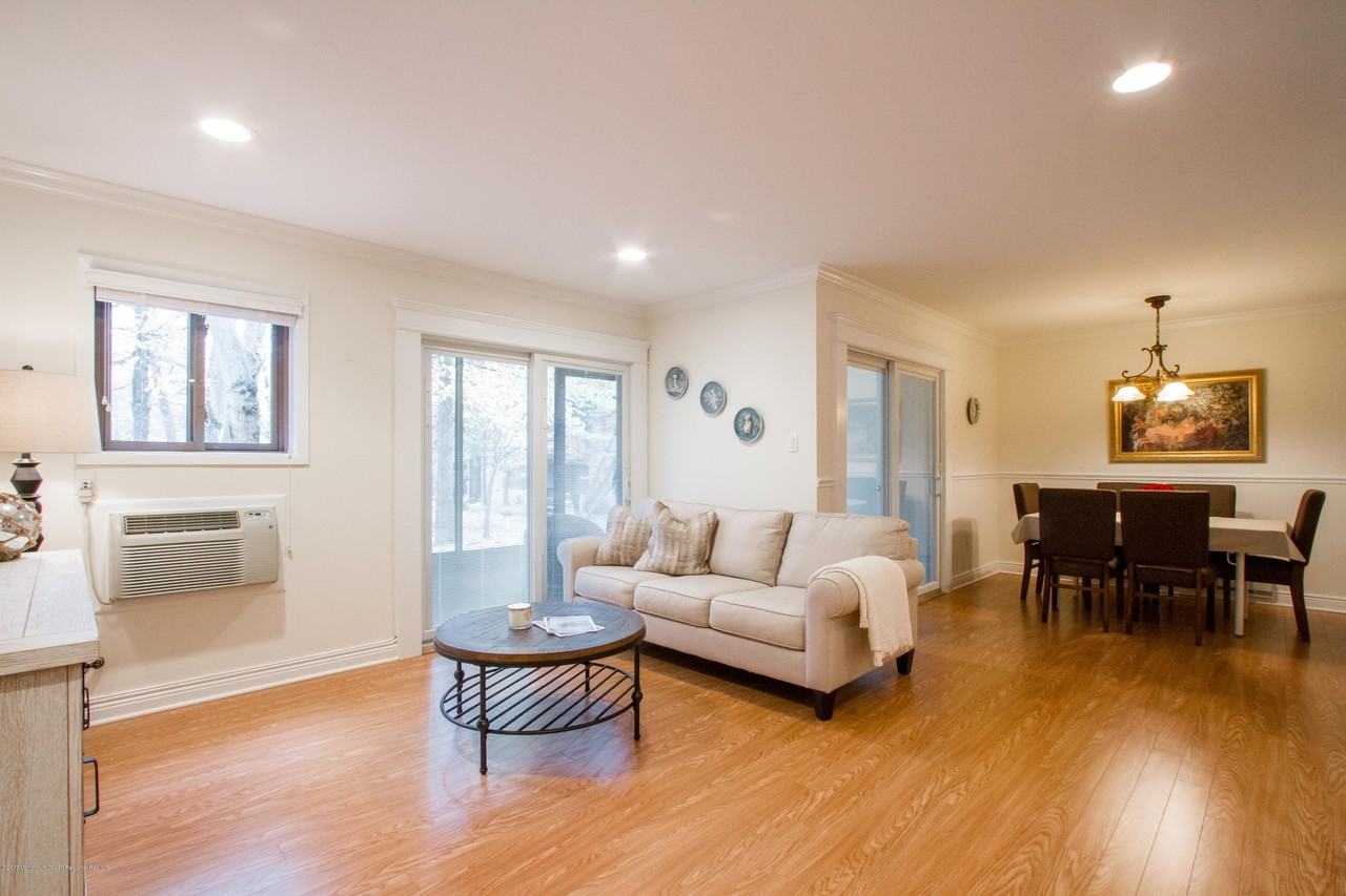 120 Lexington Ct - Photo 3 of 18