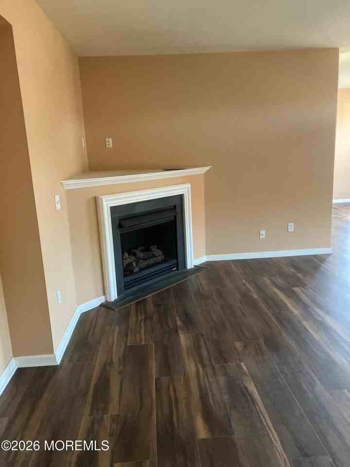 335 Saint Andrews Pl - Photo 2 of 11