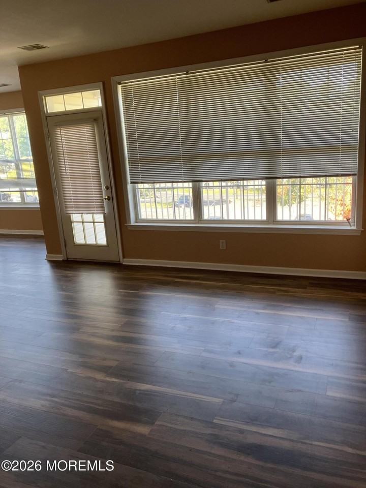 335 Saint Andrews Pl - Photo 3 of 11