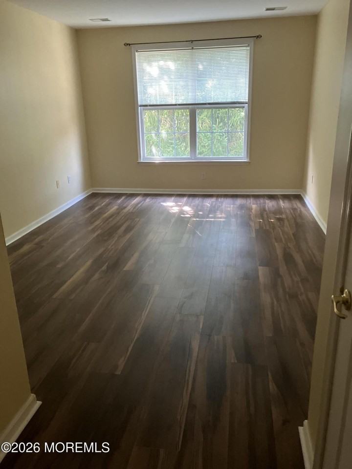 335 Saint Andrews Pl - Photo 4 of 11