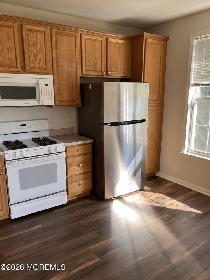 335 Saint Andrews Pl - Photo 7 of 11