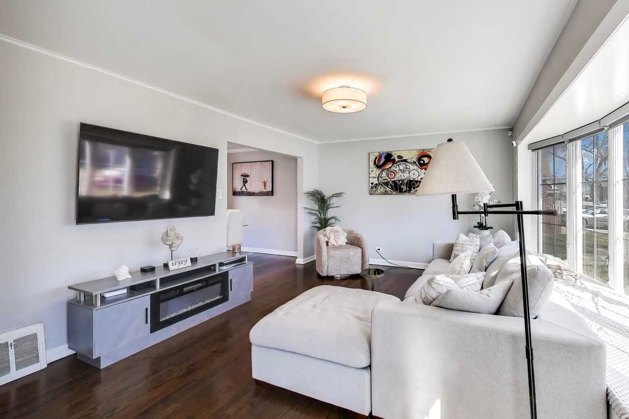 4138 N Olcott Ave - Photo 4 of 37